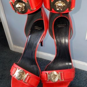 Meet your Posher, Lina